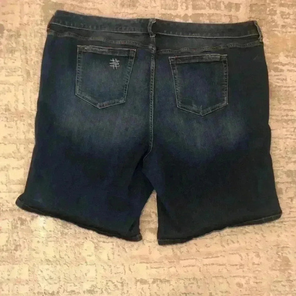 Torrid Womens 24 Dark Blue Denim Shorts Destroyed stretch Midrise - Picture 2 of 5